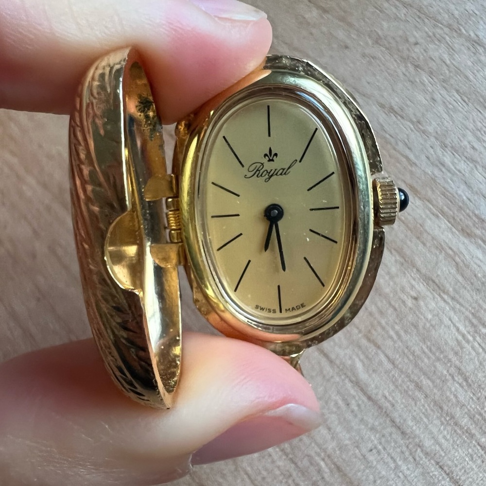 vintage Royal pendant watch gilt metal case wind up Swiss made watch